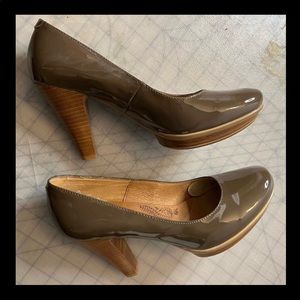 SOFFT Patent Leather sz 9M platform pumps! Cafe au lait creamy brown, worn once!
